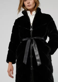 Abrigo pelo combinado