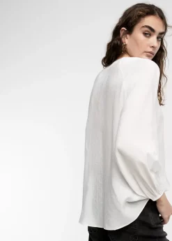 Blusa detalle eyelets