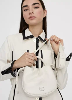 Bolso bandolera con logo