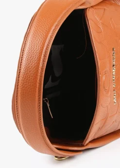 Bolso bandolera con logo grabado