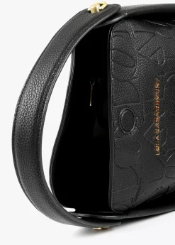 Bolso bandolera con logo grabado