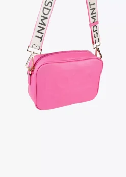 Bolso bandolera con logo en relieve