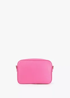 Bolso bandolera con logo en relieve