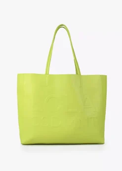 Bolso shopper con logo en relieve.