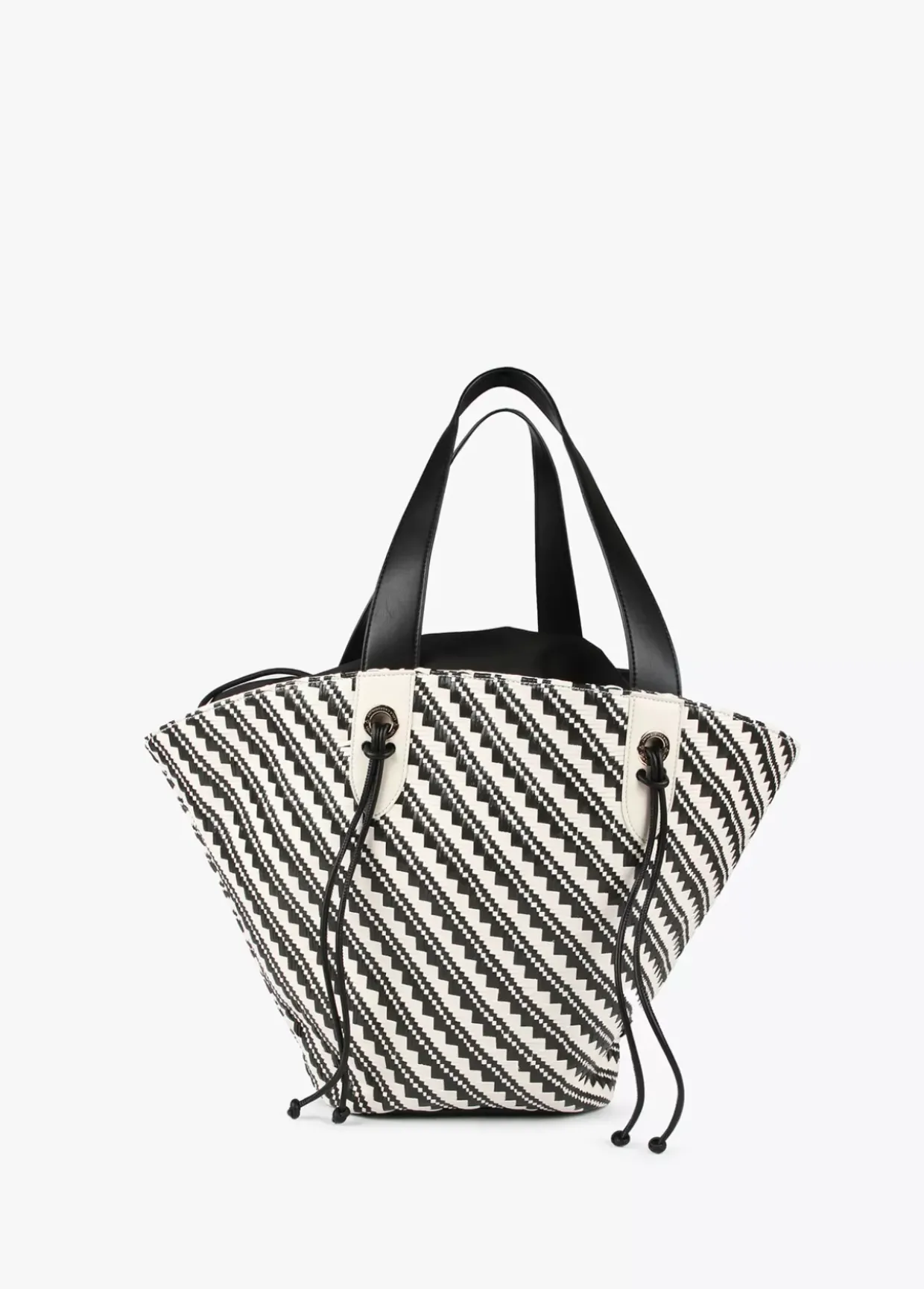 Bolso tipo cesta en efecto rafia