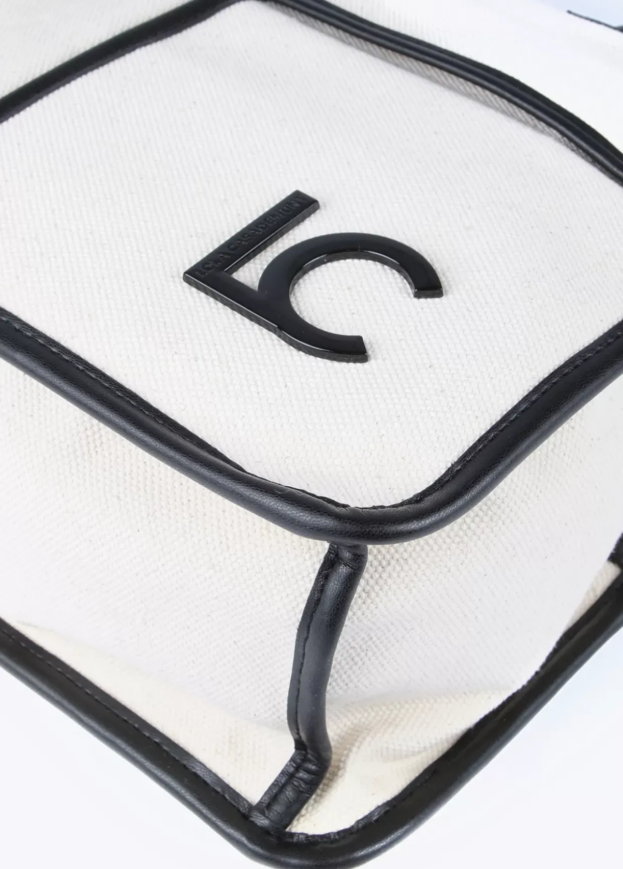 Bolso tipo shopper blanco y negro