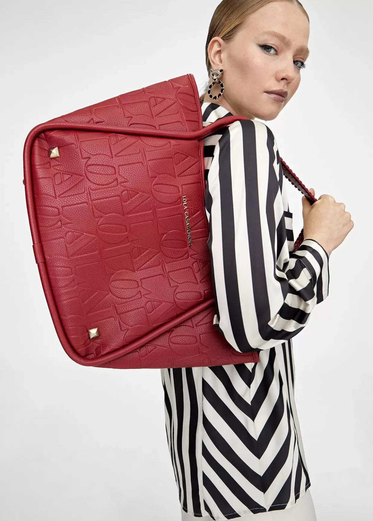 Bolso tipo shopper grabado