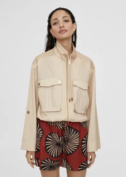 Bomber monocolor con bolsillos