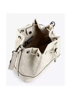 Bombonera color crudo.