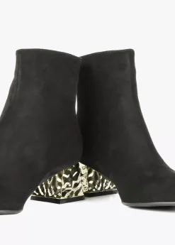 Botín con tacón dorado