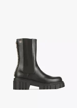 Botín negro con cadena