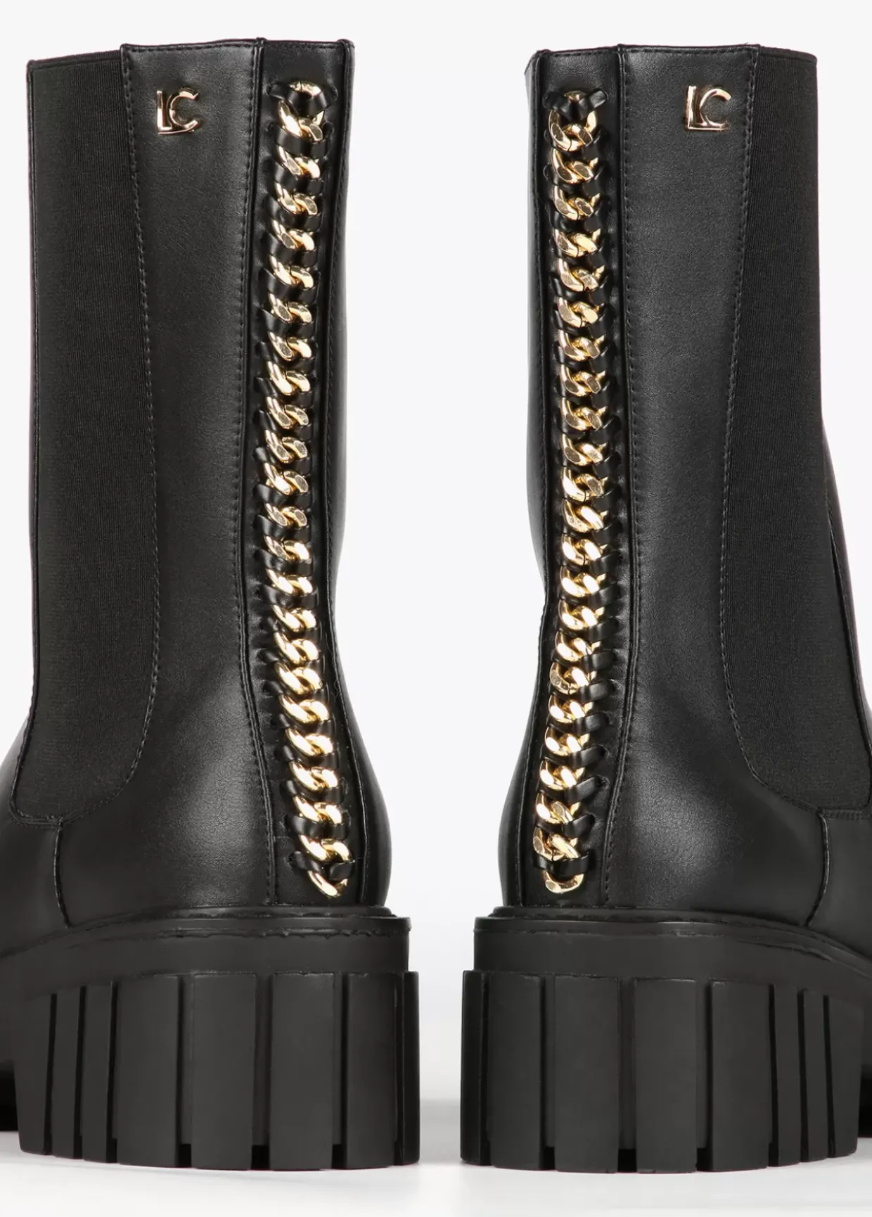 Botín negro con cadena