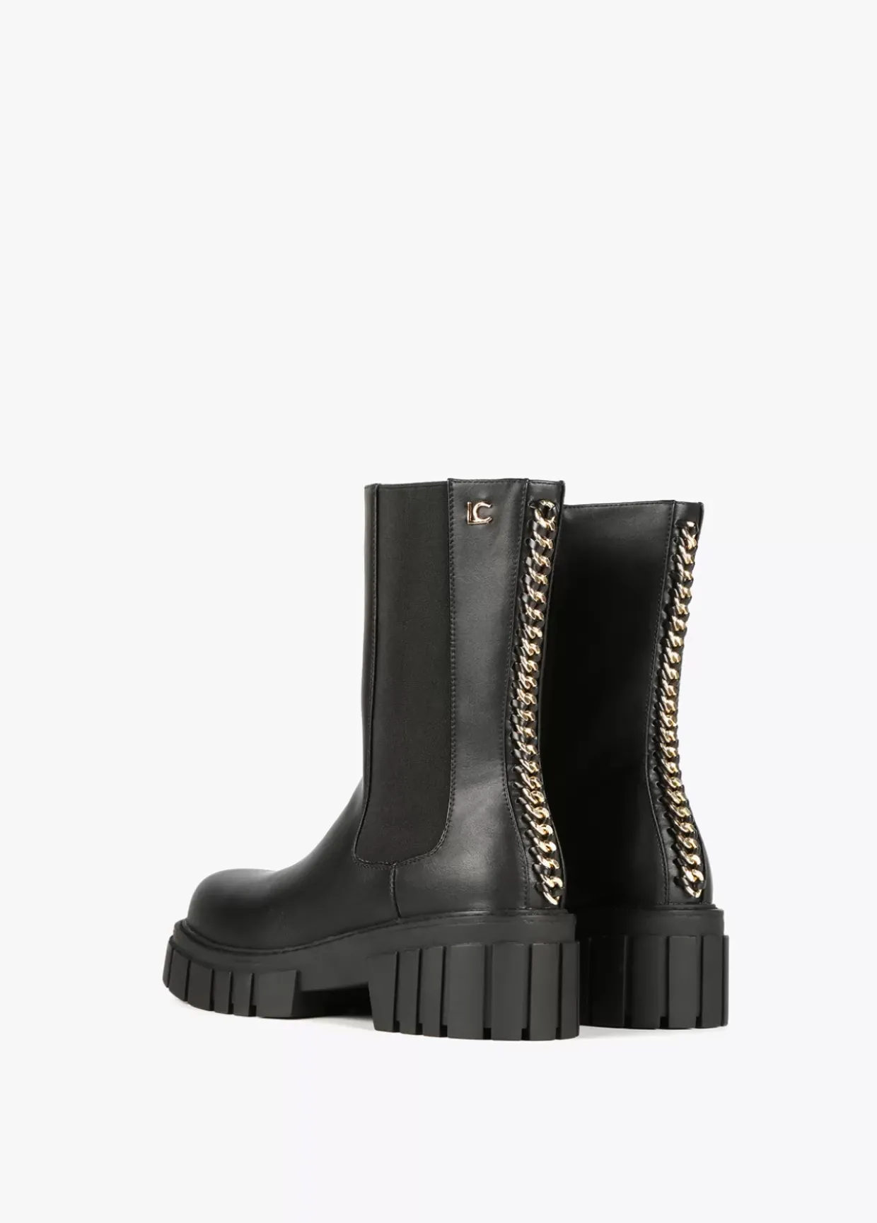 Botín negro con cadena