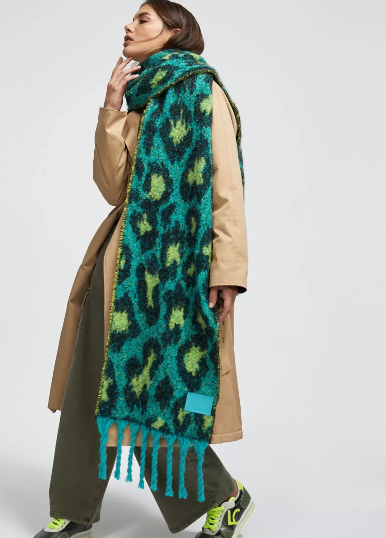 Bufanda animal print y flecos