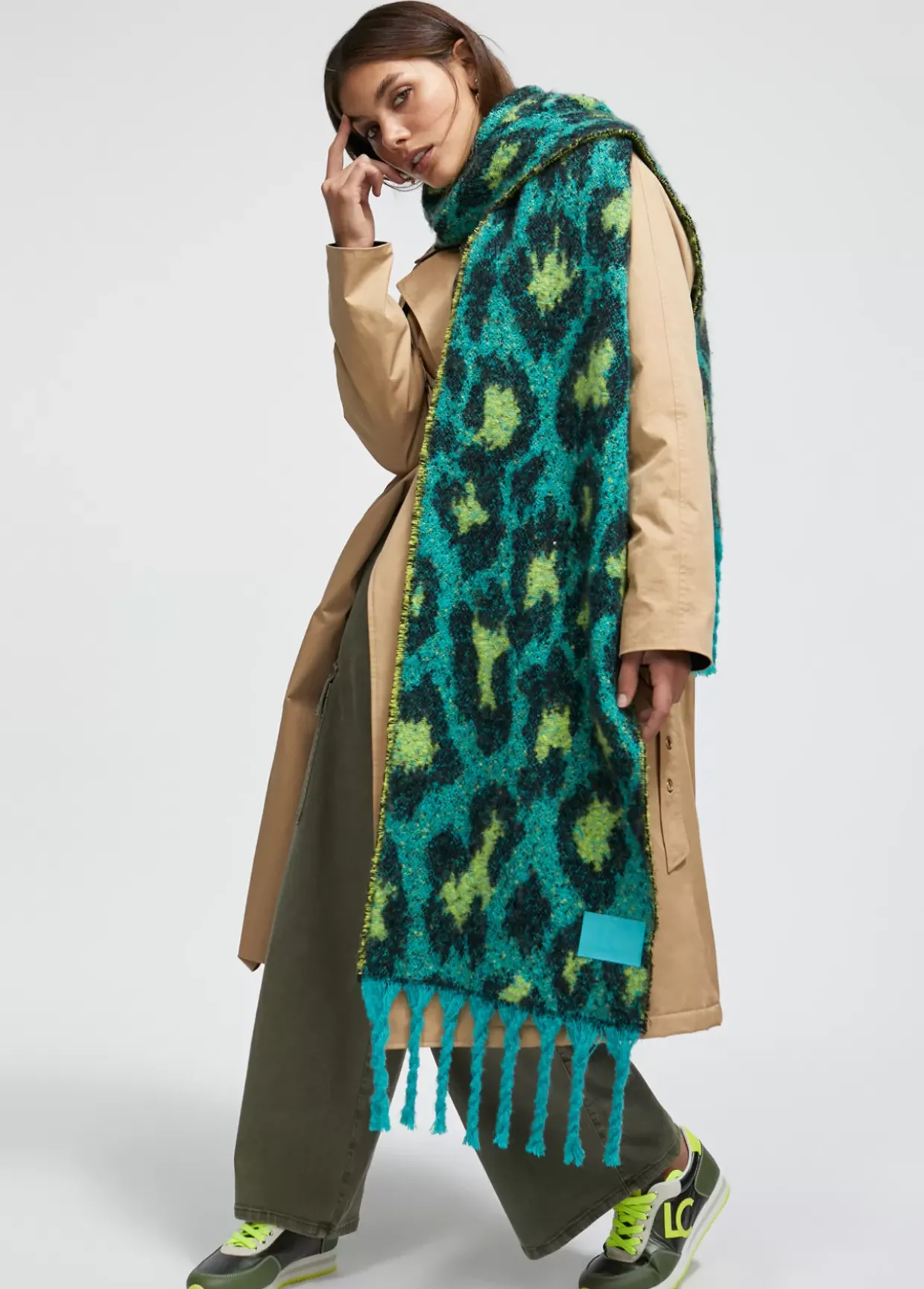 Bufanda animal print y flecos