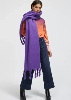 Bufanda con flecos trenzados