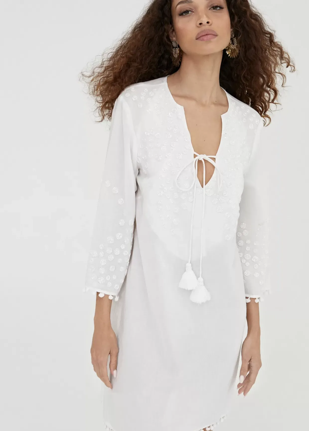 Caftan corto con bordado