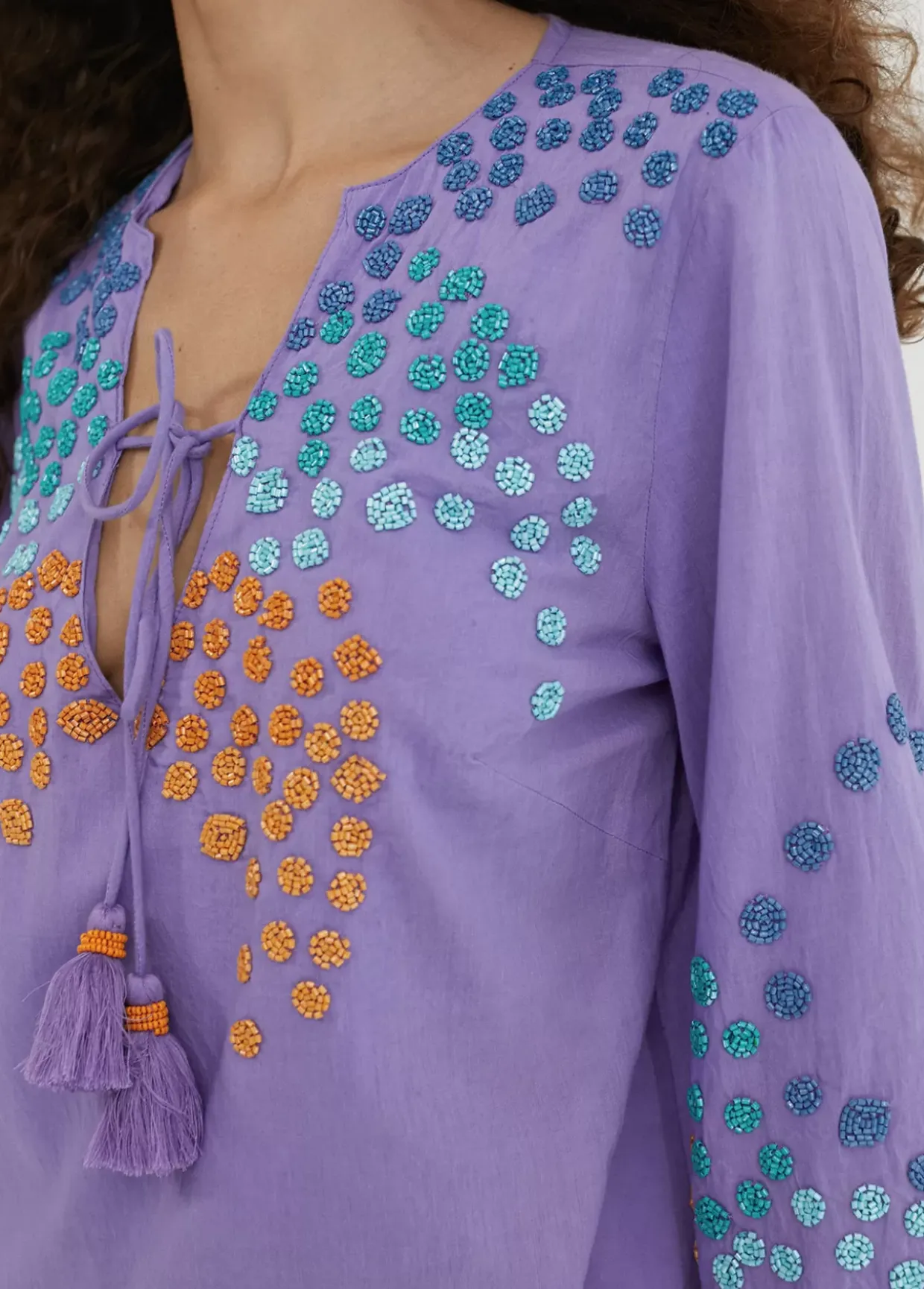 Caftan corto con bordado