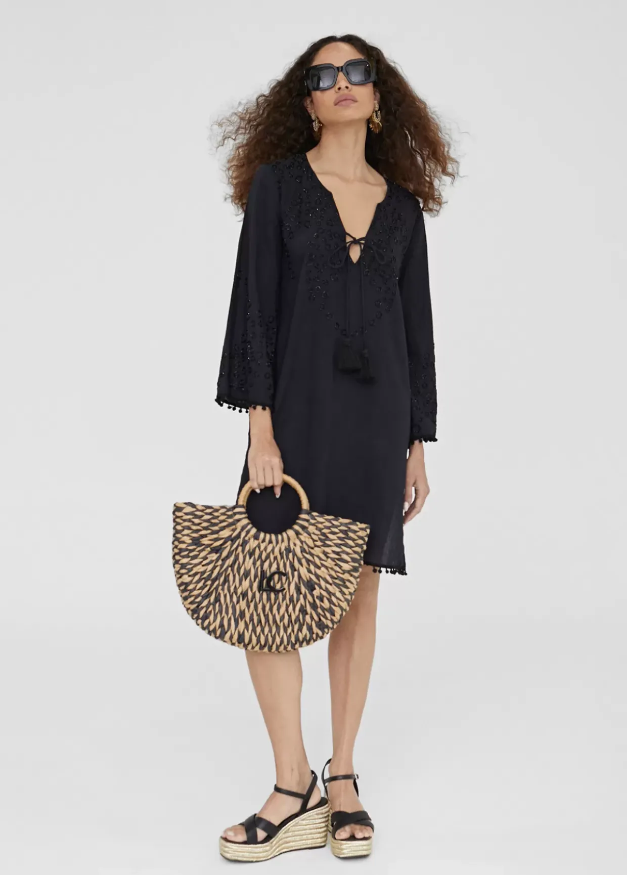 Caftan corto con bordado