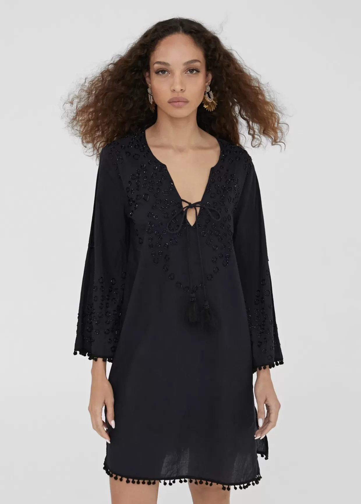 Caftan corto con bordado