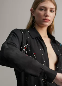 Camisa detalle joyas