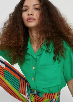 Camisa fluida con bolsillos