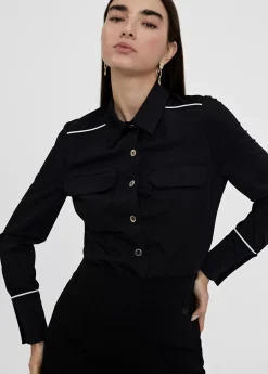 Camisa strech con vivo contraste