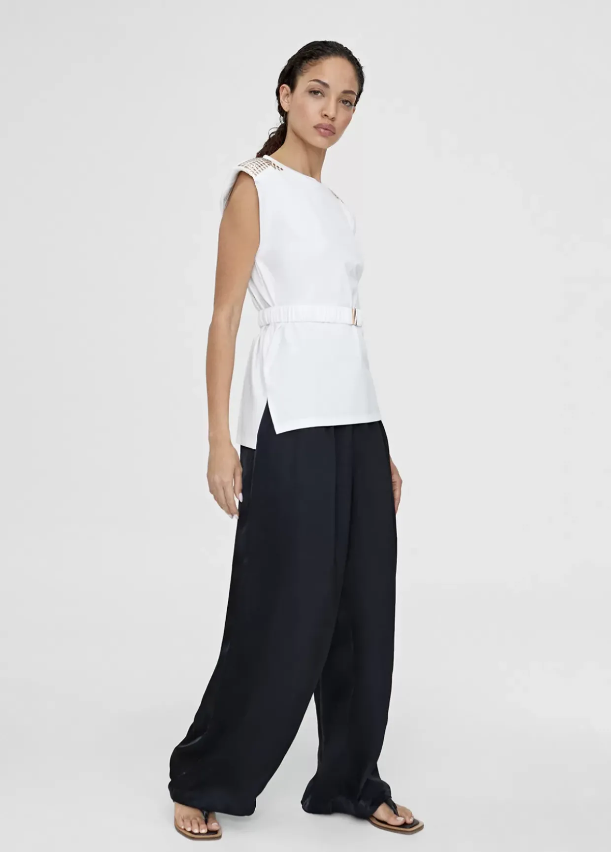 Camiseta con cinturón