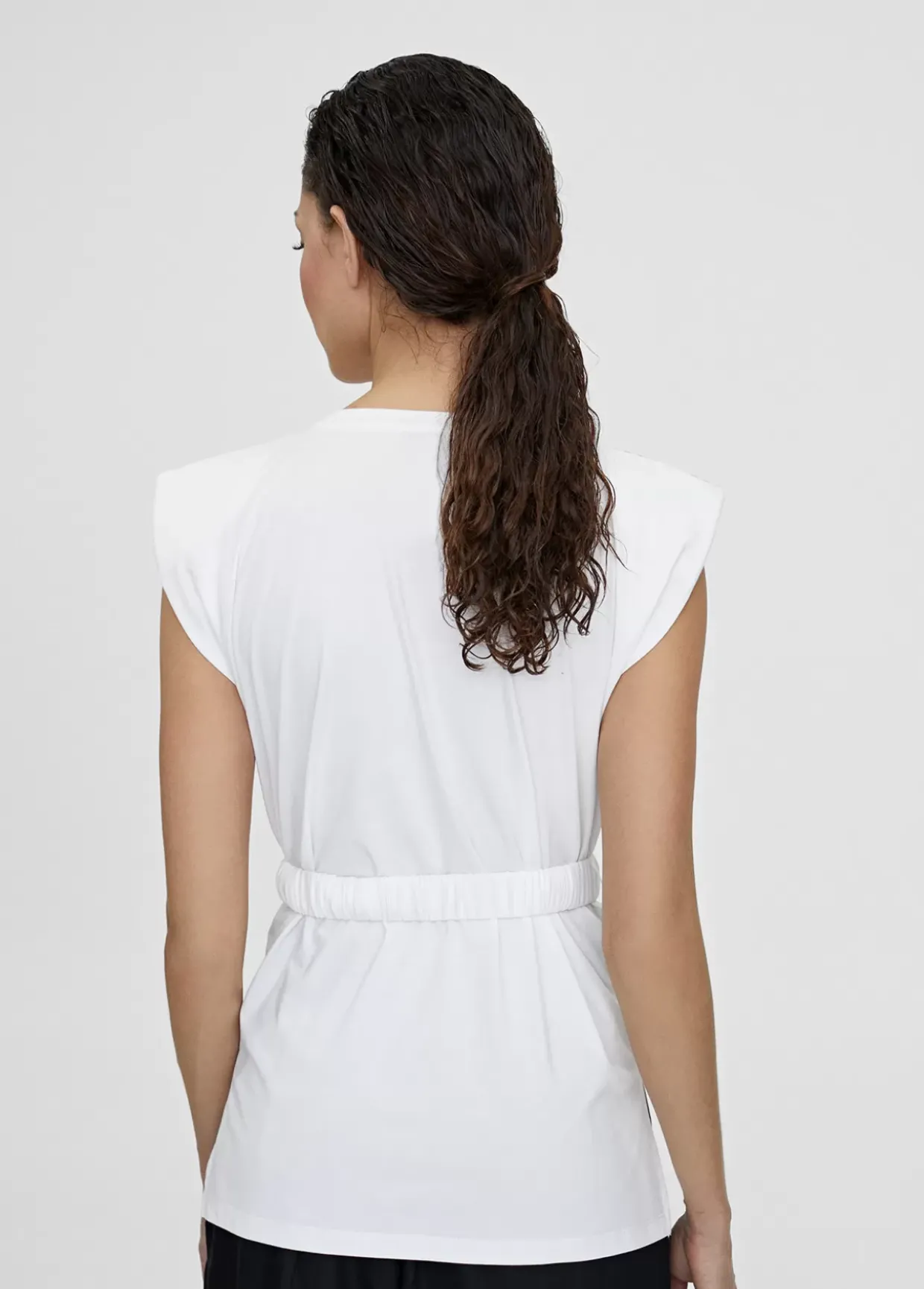 Camiseta con cinturón