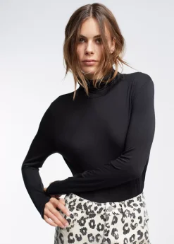 Camiseta cuello alto