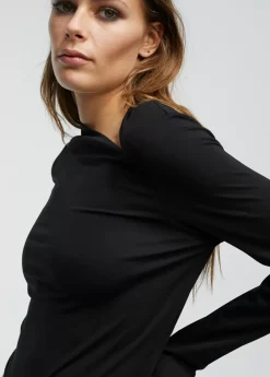 Camiseta detalle cuello