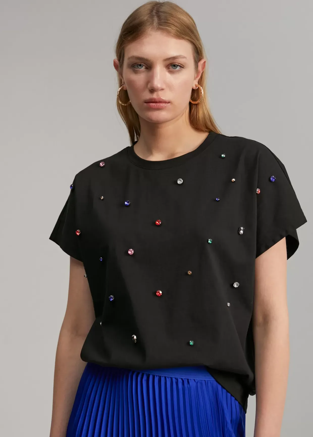 Camiseta detalle joyas