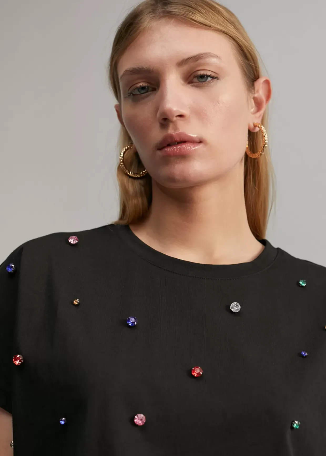 Camiseta detalle joyas