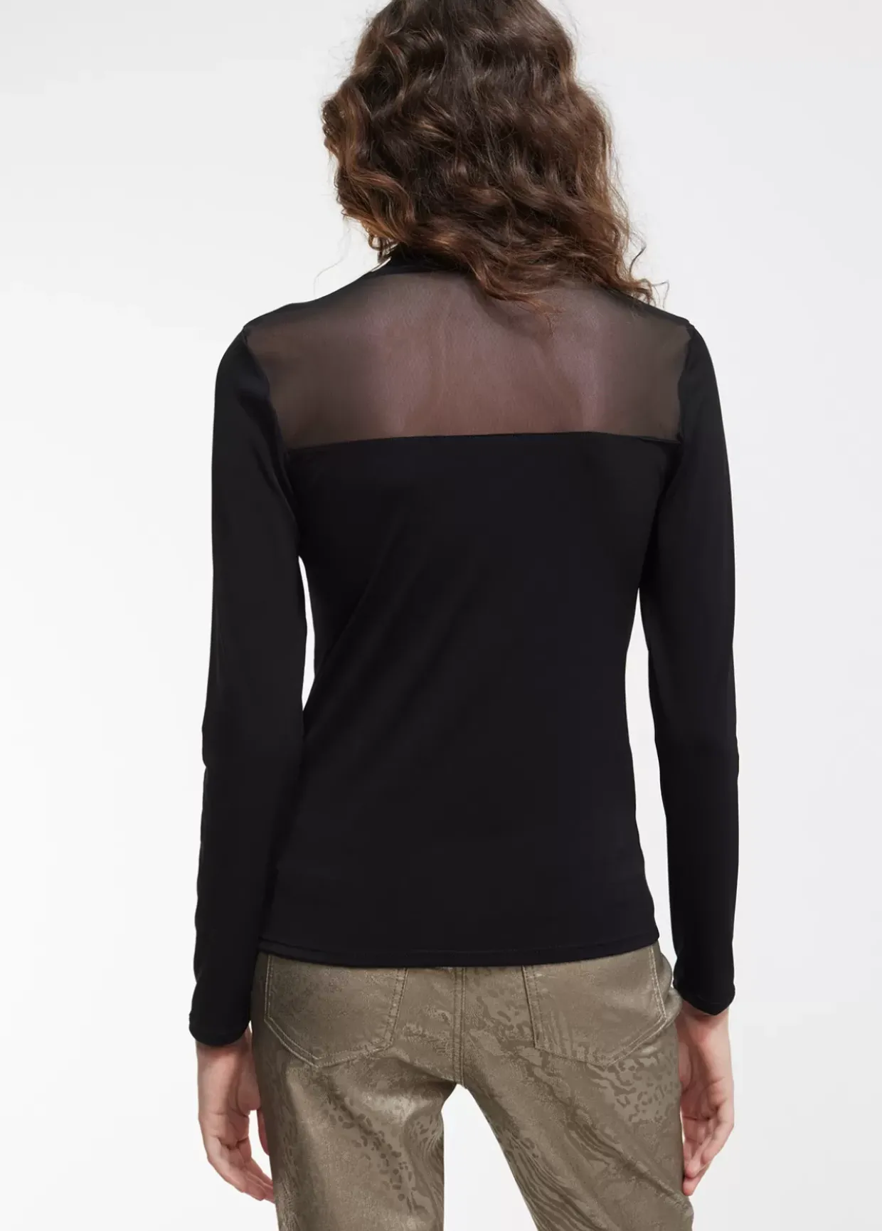 Camiseta detalle transparencia