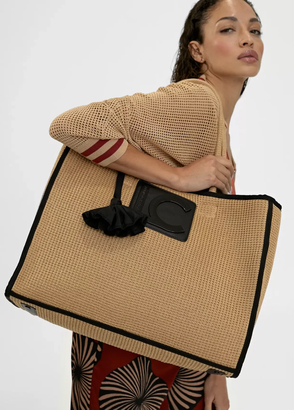 Capazo con ribetes a contraste