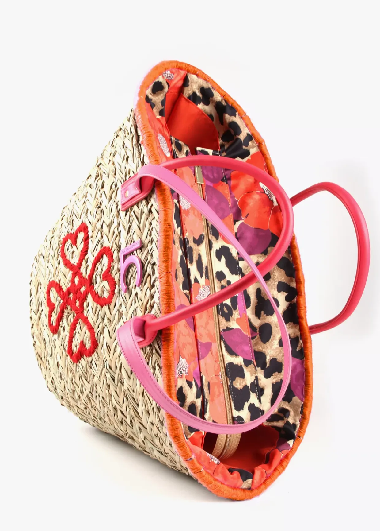 Capazo corazones bordados