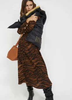 Chaleco detalles dorados