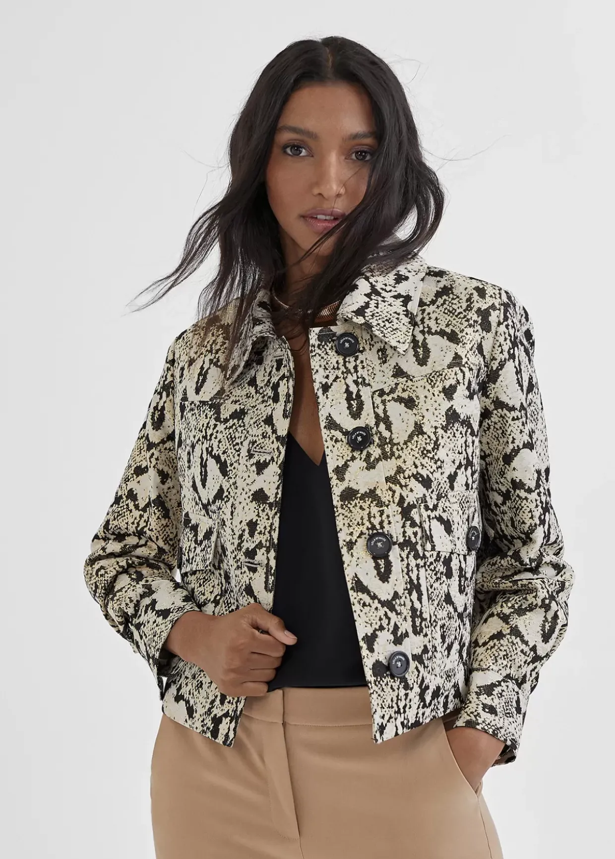 Chaqueta corta animal print