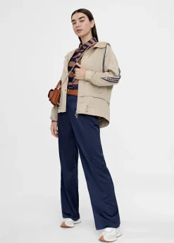 Chaqueta deportiva con capucha