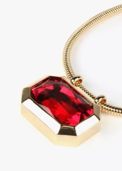 Collar dorado con colgante