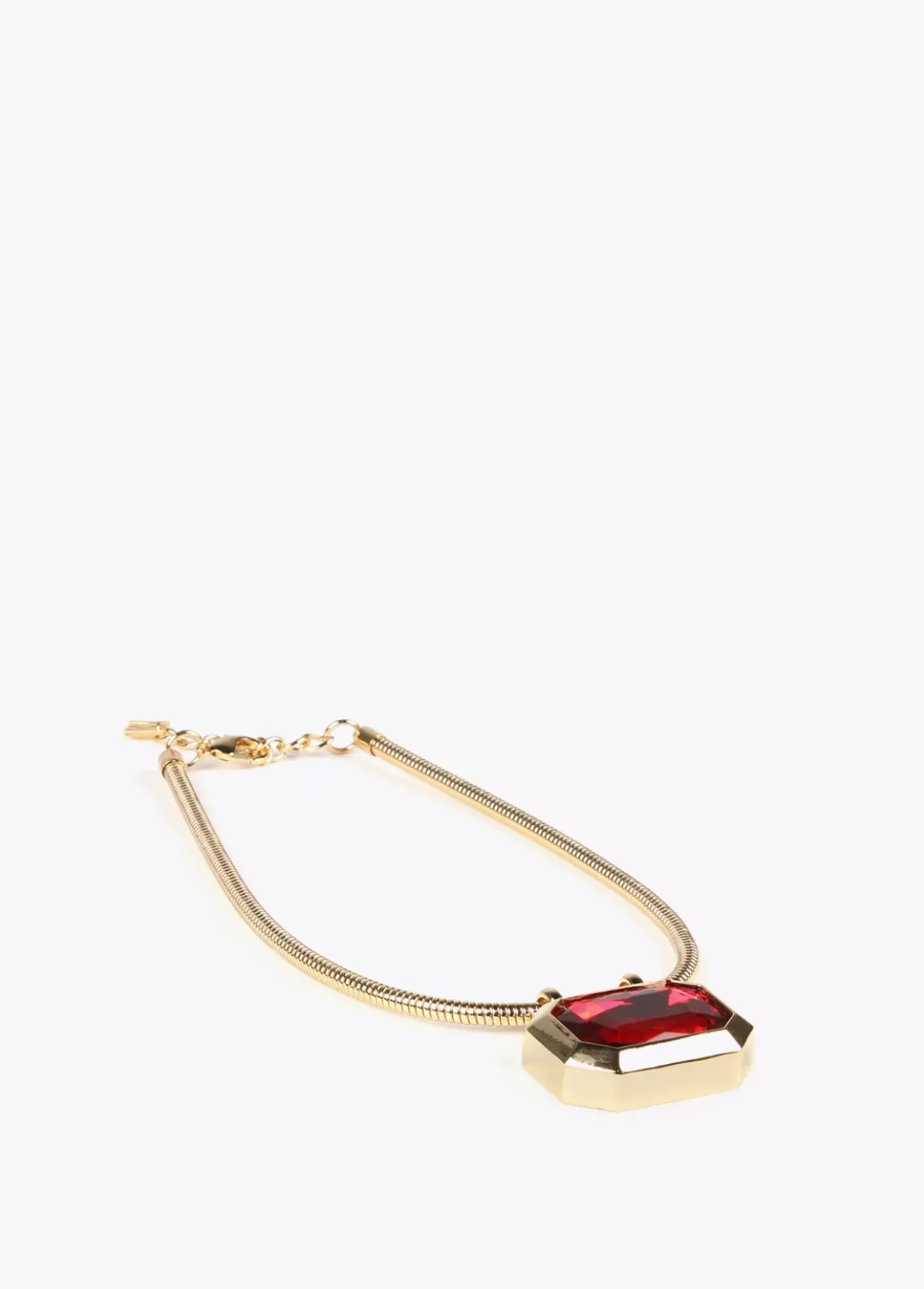 Collar dorado con colgante