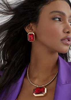 Collar dorado con colgante