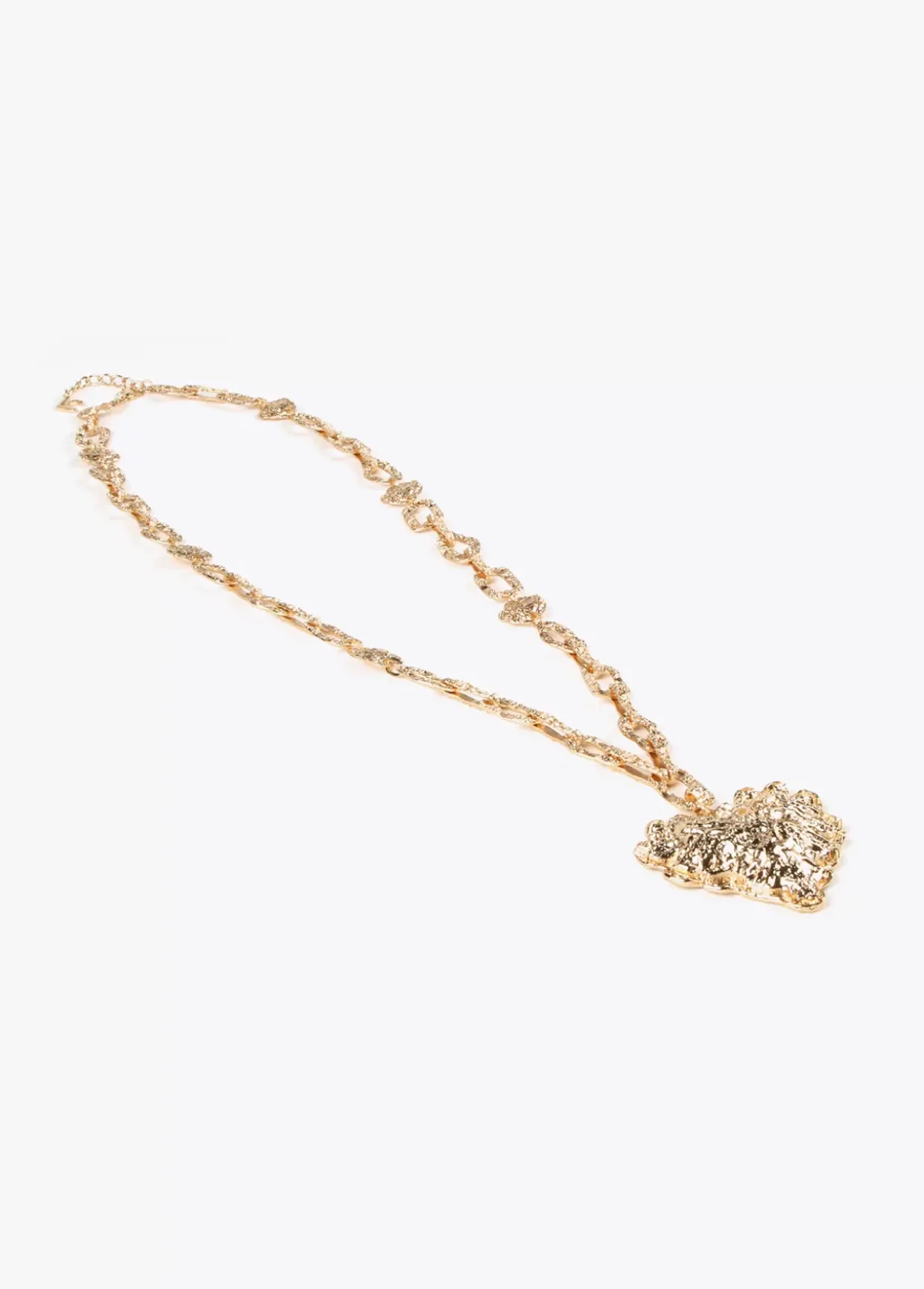 Collar dorado largo con corazón