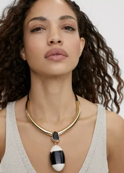 Collar gargantilla blanco y negro