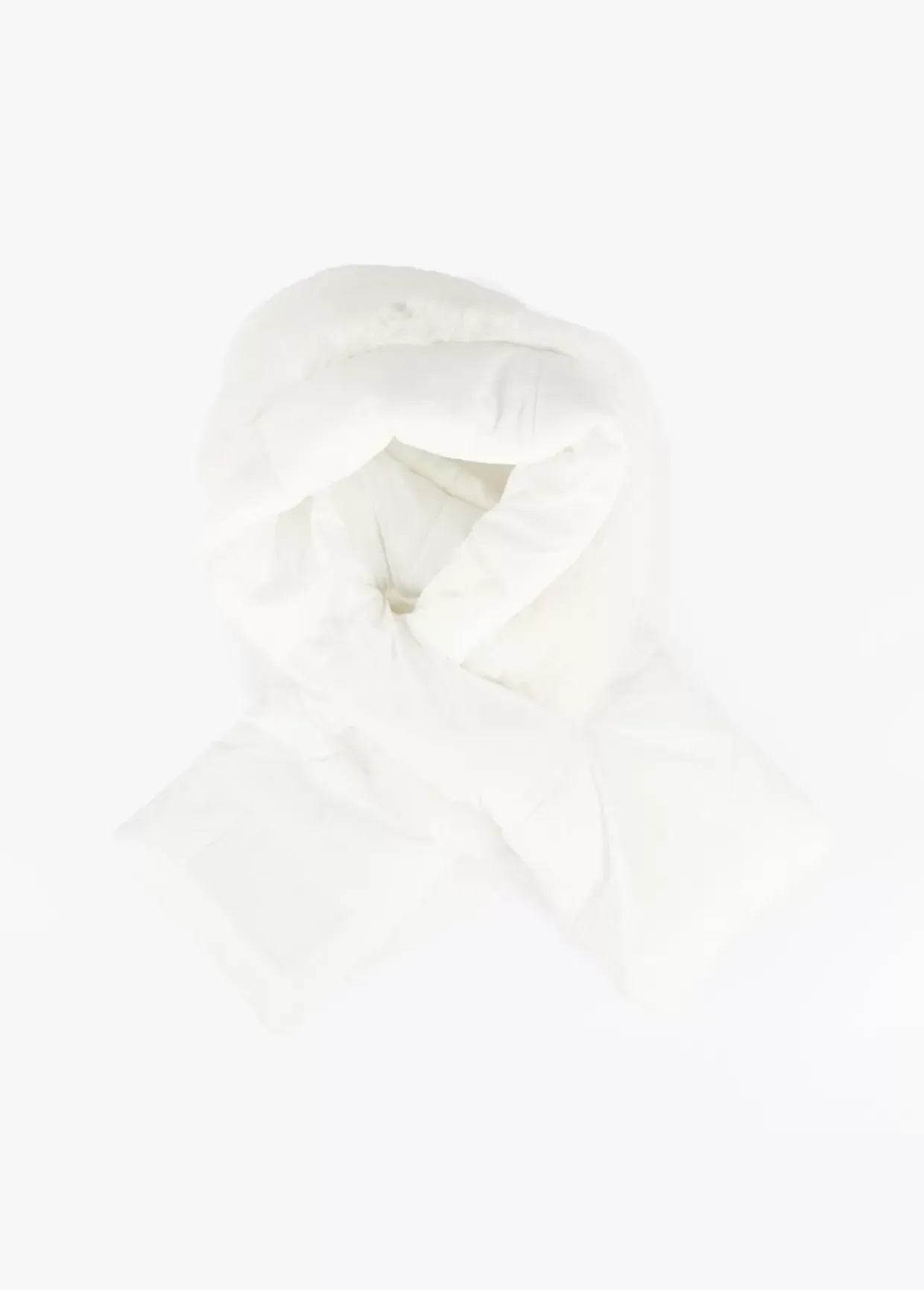 Cuello acolchado y pelo efecto piel