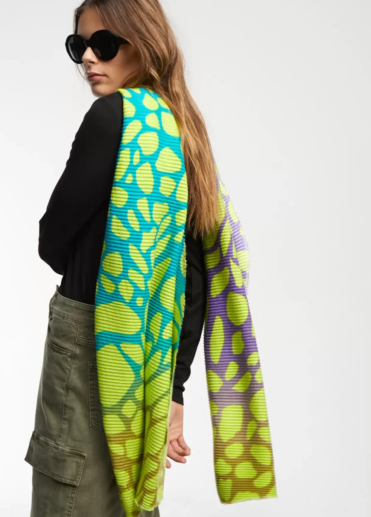 Fular plisado animal print