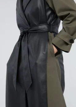 Gabardina combinada efecto piel