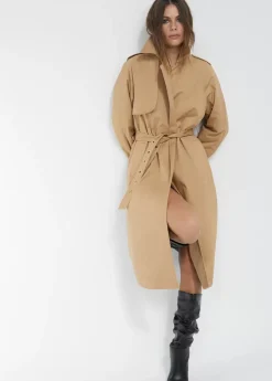 Gabardina detalle logo