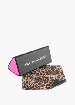 Gafas de sol fabricadas en acetato con forma cuadrada. Varillas personalizadas.