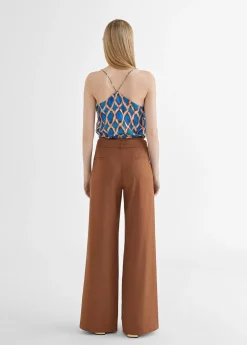 Pantalón cinturón y aberturas